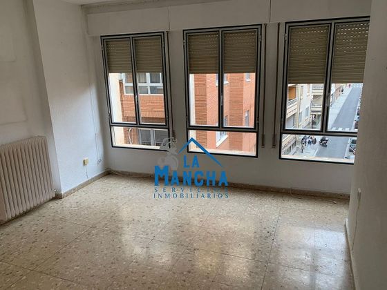 Foto 2 de Venta de piso en Carretas - Huerta de Marzo - La Pajarita de 4 habitaciones con balcón y calefacción