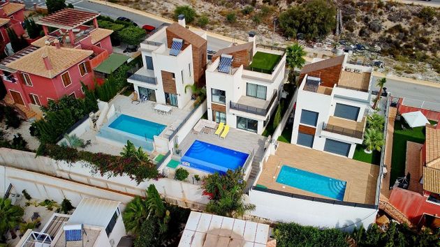 Foto 1 de Venta de chalet en Finestrat pueblo de 3 habitaciones con terraza y piscina