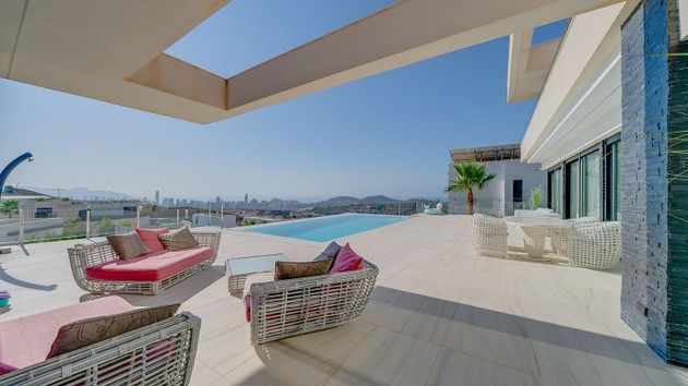 Foto 2 de Venta de chalet en avenida Barcelona de 4 habitaciones con terraza y piscina