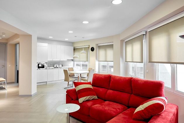 Foto 1 de Pis en lloguer a Ensanche - Diputación de 2 habitacions amb mobles i aire acondicionat