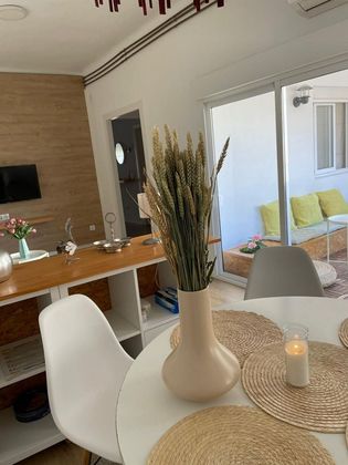 Foto 2 de Alquiler de piso en Carolinas Bajas de 3 habitaciones con terraza y muebles