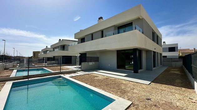 Foto 1 de Casa en venta en avenida Músico Maestro Antonio Climent de 4 habitaciones con terraza y piscina
