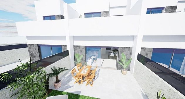 Foto 1 de Casa adosada en venta en Ciudad Quesada de 3 habitaciones con terraza y piscina