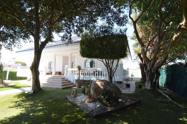 Foto 2 de Chalet en venta en La Siesta - El Salado - Torreta de 4 habitaciones con terraza y piscina