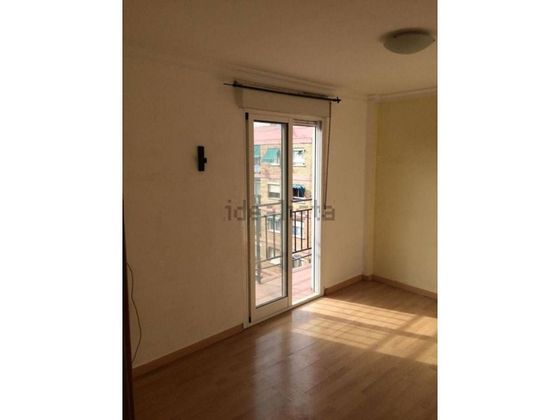 Foto 2 de Venta de piso en Benicalap de 2 habitaciones con balcón y aire acondicionado
