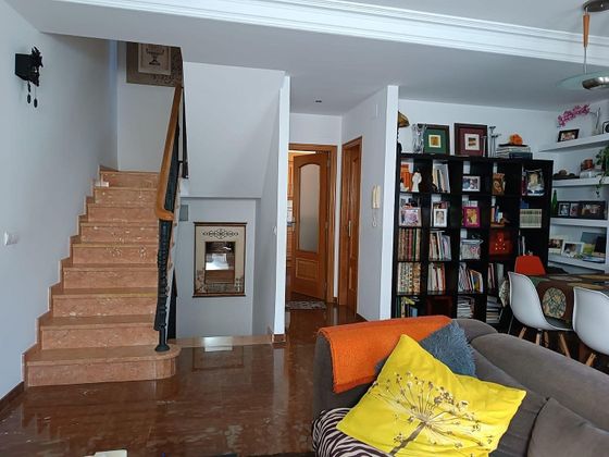 Foto 2 de Casa en venta en Picassent de 4 habitaciones con terraza y garaje