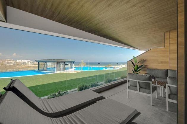 Foto 1 de Piso en venta en Gran Alacant de 3 habitaciones con terraza y piscina