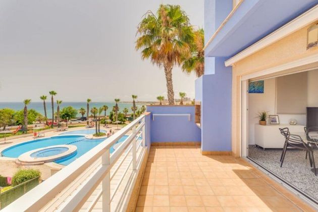 Foto 1 de Venta de ático en Cabo Roig - La Zenia de 4 habitaciones con terraza y piscina