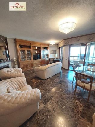 Foto 2 de Piso en alquiler en Casco Antiguo - Santa Cruz de 3 habitaciones con garaje y muebles