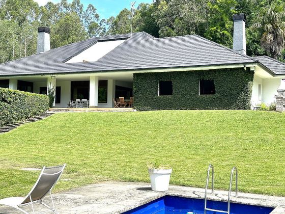 Foto 2 de Xalet en venda a Urduliz de 6 habitacions amb terrassa i piscina