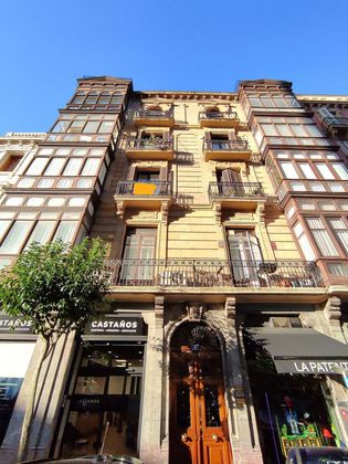 Foto 2 de Pis en venda a Barrio de Abando de 4 habitacions amb balcó i calefacció