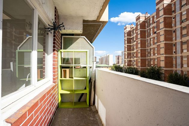 Foto 1 de Piso en venta en Bellvitge de 4 habitaciones con balcón y aire acondicionado