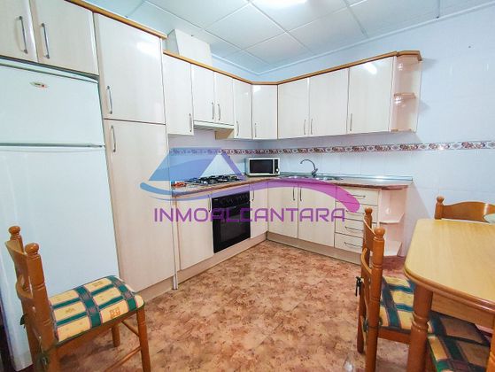 Foto 1 de Piso en alquiler en Alcantarilla de 2 habitaciones con terraza y muebles