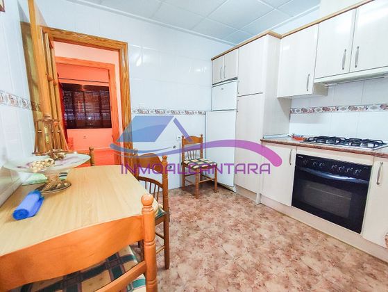 Foto 2 de Piso en alquiler en Alcantarilla de 2 habitaciones con terraza y muebles