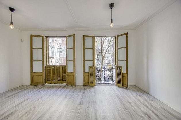 Foto 2 de Pis en venda a Vila de Gràcia de 3 habitacions amb terrassa i ascensor