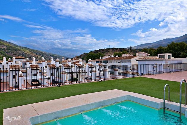 Foto 2 de Piso en venta en Vélez de Benaudalla de 2 habitaciones con terraza y piscina