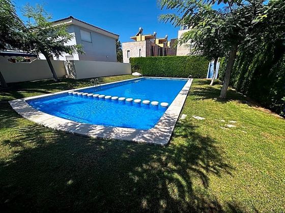 Foto 1 de Xalet en venda a El Balcó - Jaume I de 4 habitacions amb terrassa i piscina