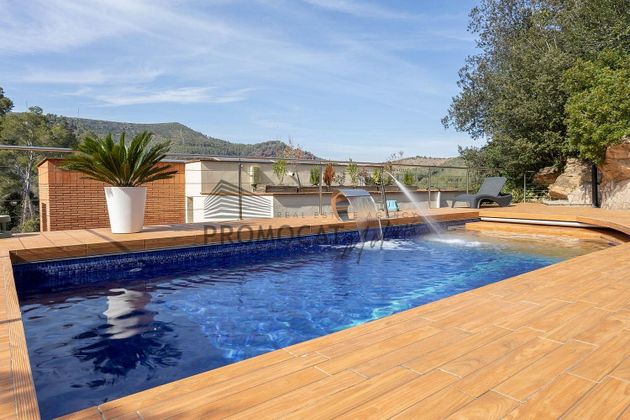 Foto 1 de Venta de chalet en Torrelles de Llobregat de 4 habitaciones con terraza y piscina