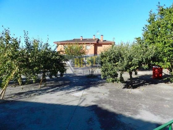 Foto 2 de Xalet en venda a Cabezuela de 6 habitacions amb terrassa i jardí