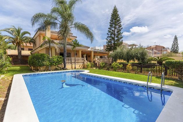 Foto 1 de Xalet en venda a Nueva Torrevieja - Aguas Nuevas de 4 habitacions amb terrassa i piscina
