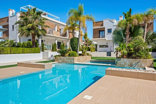 Foto 1 de Casa en venta en Benijófar de 4 habitaciones con terraza y piscina