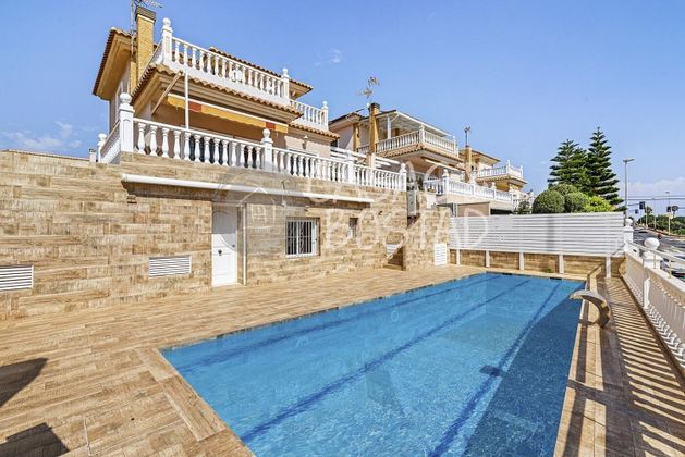 Foto 1 de Casa en venda a Los Balcones - Los Altos del Edén de 4 habitacions amb terrassa i piscina