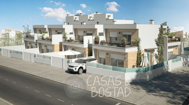 Foto 2 de Casa en venta en Los Peñascos-El Salero-Los Imbernones de 3 habitaciones con terraza y piscina