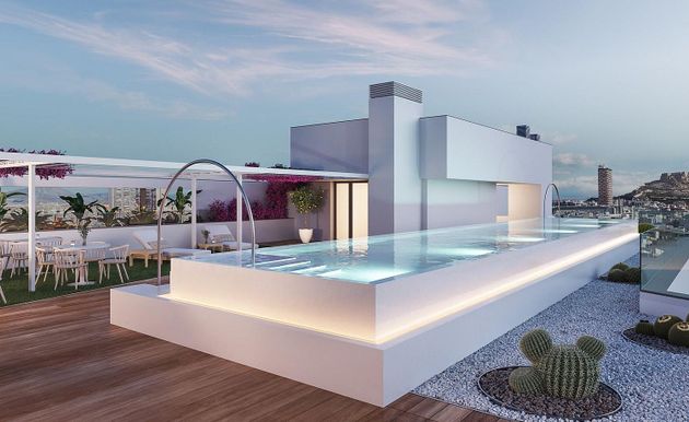 Foto 1 de Àtic en venda a Benalúa de 2 habitacions amb terrassa i piscina