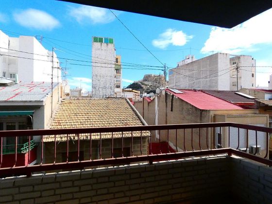 Foto 2 de Pis en venda a Mercado de 5 habitacions amb garatge i balcó