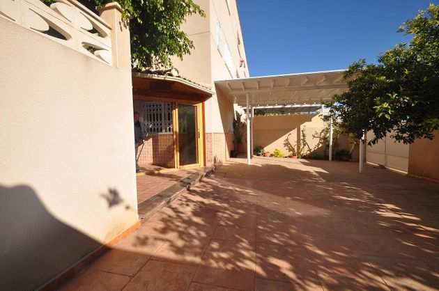 Foto 1 de Casa adossada en venda a Pueblo Español-Coveta Fumá de 4 habitacions amb terrassa i piscina