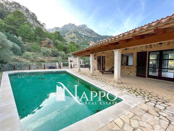 Foto 1 de Casa en venda a Estellencs de 7 habitacions amb terrassa i piscina