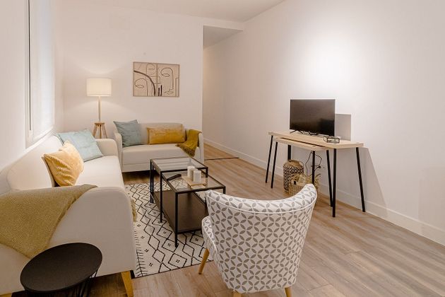 Foto 1 de Piso en alquiler en calle De Rafael Calvo de 3 habitaciones con terraza y muebles