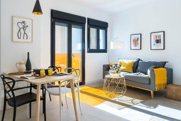 Foto 1 de Pis en lloguer a calle Ollerías de 2 habitacions amb terrassa i mobles