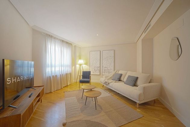 Foto 1 de Alquiler de piso en calle Del Doctor Fleming de 2 habitaciones con muebles y aire acondicionado