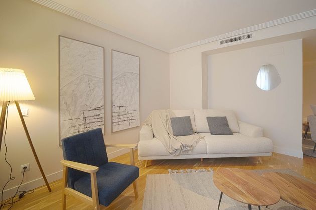 Foto 2 de Alquiler de piso en calle Del Doctor Fleming de 2 habitaciones con muebles y aire acondicionado