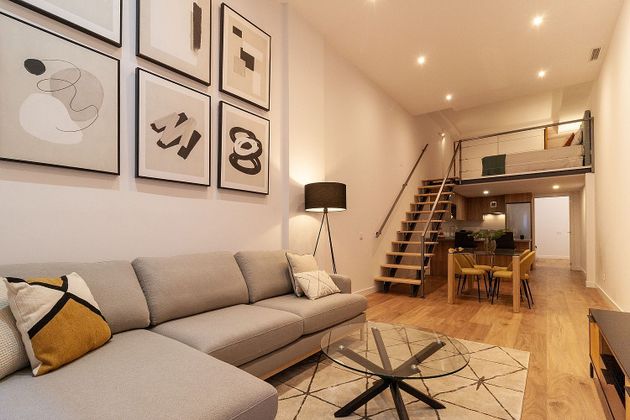 Foto 2 de Dúplex en alquiler en calle Mantuano de 2 habitaciones con muebles y aire acondicionado