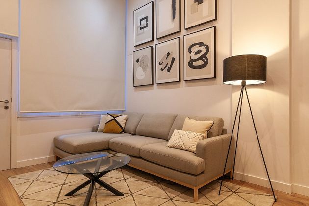 Foto 1 de Dúplex en lloguer a calle Mantuano de 2 habitacions amb mobles i aire acondicionat