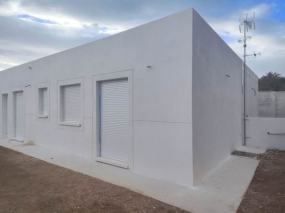 Foto 2 de Casa adossada en venda a Calabardina de 2 habitacions amb piscina i garatge