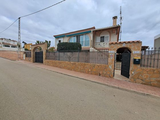 Foto 2 de Xalet en venda a Calabardina de 4 habitacions amb terrassa i garatge