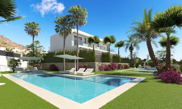 Foto 2 de Casa adosada en venta en Cala de Finestrat de 3 habitaciones con terraza y piscina