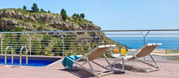 Foto 1 de Chalet en venta en Altea la Vella de 5 habitaciones con terraza y piscina