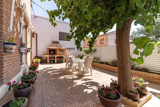 Foto 1 de Venta de casa en Villanueva de Gállego de 3 habitaciones con terraza y jardín