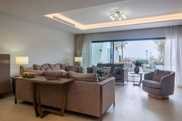 Foto 2 de Venta de casa adosada en urbanización Playa de Guadalobon de 4 habitaciones con terraza y piscina