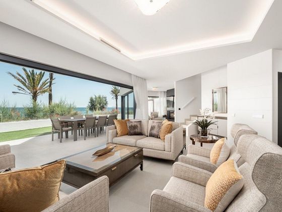 Foto 1 de Venta de casa adosada en urbanización Playa de Guadalobon de 3 habitaciones con terraza y piscina