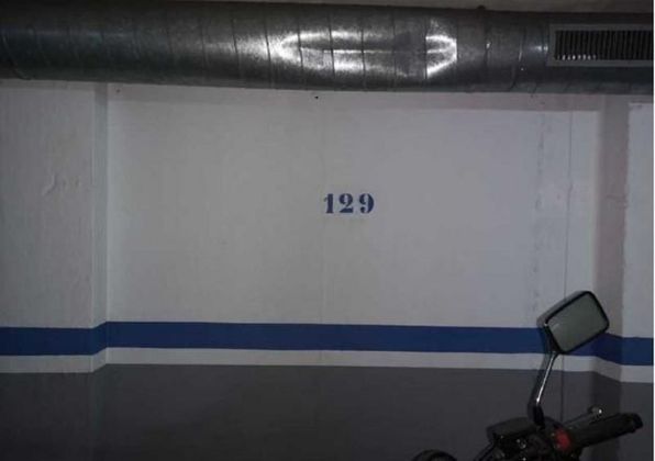 Foto 1 de Venta de garaje en calle Garcia de Villarroel de 24 m²
