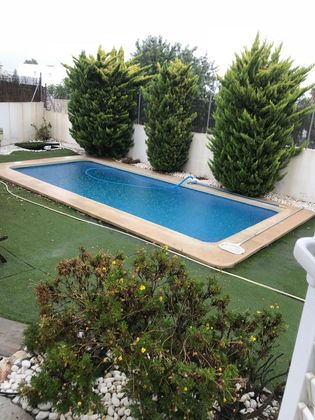 Foto 2 de Casa en venda a Urb. El Palmeral de 4 habitacions amb terrassa i piscina