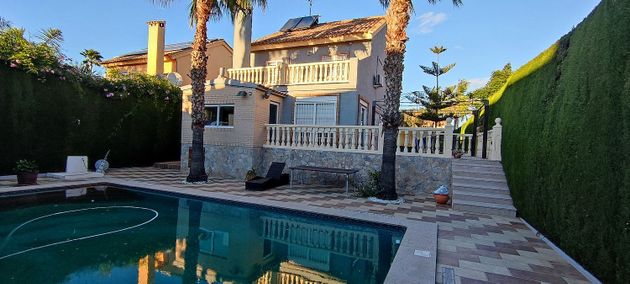 Foto 1 de Venta de chalet en El Carme-Sant Agustí-Bonavista de 5 habitaciones con terraza y piscina