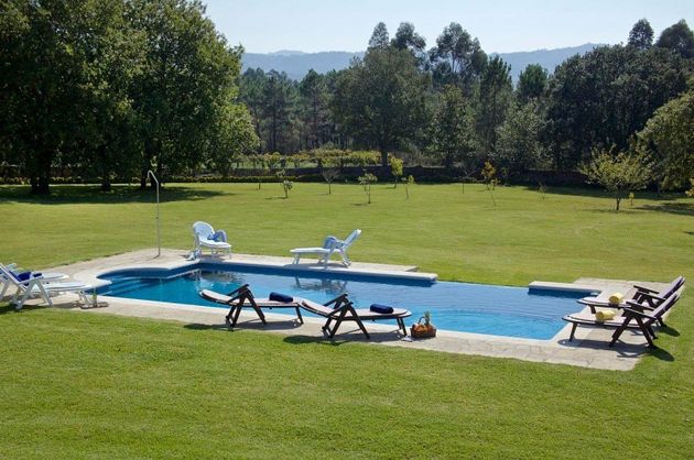 Foto 2 de Venta de chalet en Tomiño de 10 habitaciones con terraza y piscina