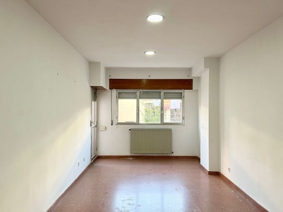 Foto 2 de Venta de piso en Calaverón - Pajaritos de 4 habitaciones con terraza y garaje