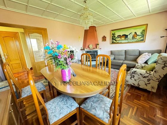 Foto 2 de Casa adossada en venda a Quintanilla Vivar de 6 habitacions amb terrassa i garatge
